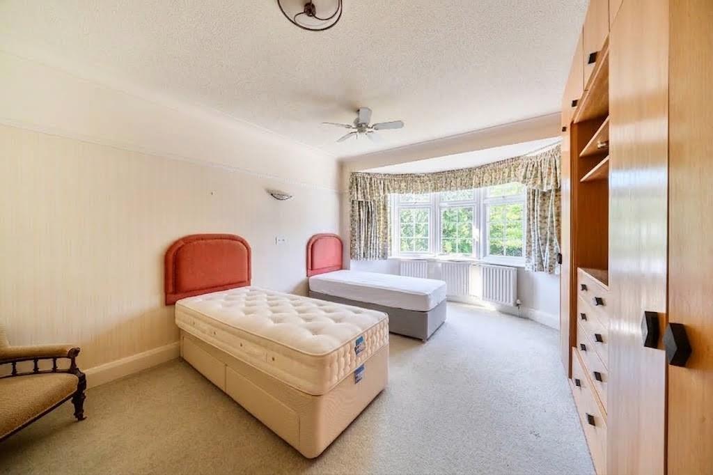 Lawrence Court, Mill Hill, NW7, London